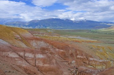 Altai Dağı 'ndaki güzel renkli dağlar Kyzyn Chin Rusya