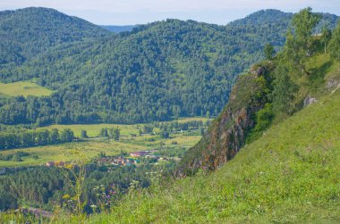 Güzel dağlar Altai yaz manzarası