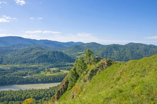 Yazın Altai Nehri Dağların Arka Planında Taş Kayalar — Stok fotoğraf