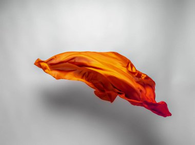 Soyut uçan, yüksek hızlı stüdyo çekim turuncu kumaş parçası