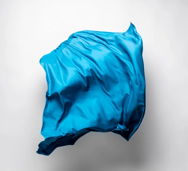 Abstraktes Stück Blauer Stoff Fliegt High Speed Studioaufnahme — Stockfoto