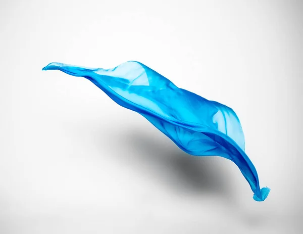 Abstrakcyjny Kawałek Niebieskiej Tkaniny Latający Szybki Strzał Studyjny — Zdjęcie stockowe