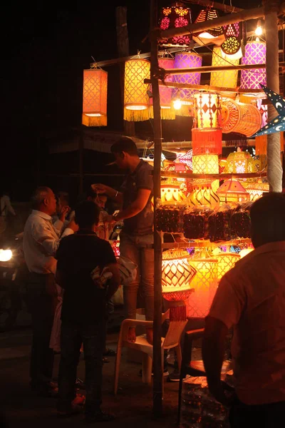 Pune Índia Novembro 2018 Indianos Comprando Lanternas Tradicionais Para Festival — Fotografia de Stock