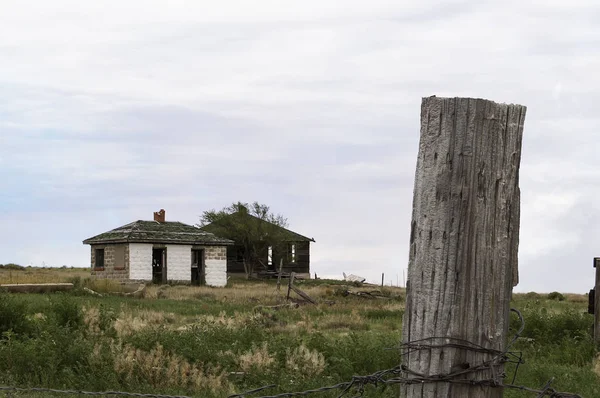 Colorado 'da terk edilmiş eski çiftlik evi.. — Stok fotoğraf