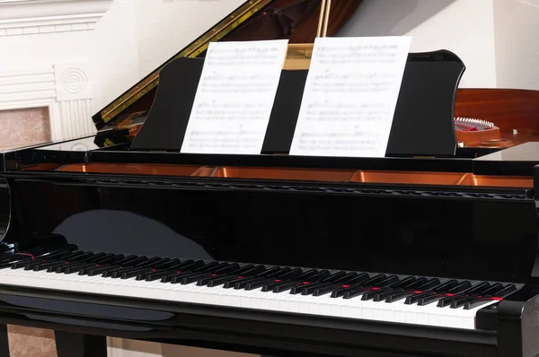 Black grand piano in prepaaration for a recital. — Stock Photo, Image