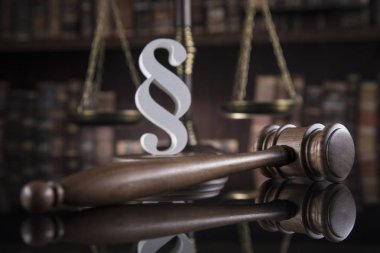 Paragraf, tokmak, çekiç adalet kavramının