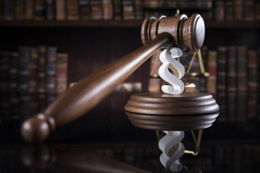 Paragraf, tokmak, çekiç adalet kavramının