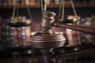 Hukuk tema, Yargıç, adalet ölçek, ayna yansıması arka plan çekiç