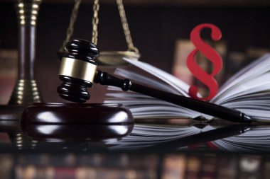 Kitap, tokmak, çekiç adalet kavramının