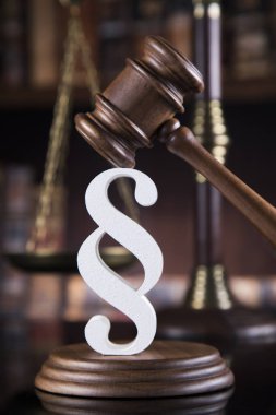 Çekiç, hukuk, adalet kavramı, paragraf işareti yasal kodu