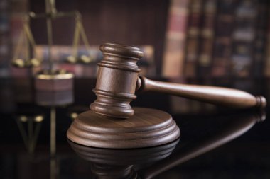 Gavel, hukuk teması, yargıç kavramı tokmağı.