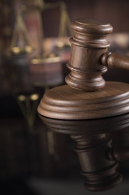 Tokmak, yasal kod ve adalet heykeli, hukuk kavramı