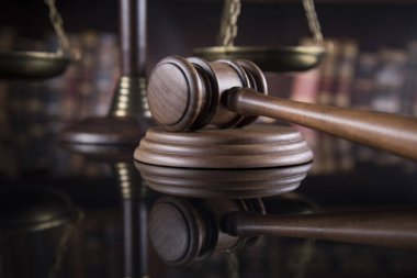 Gavel, hukuk teması, yargıç kavramı tokmağı.