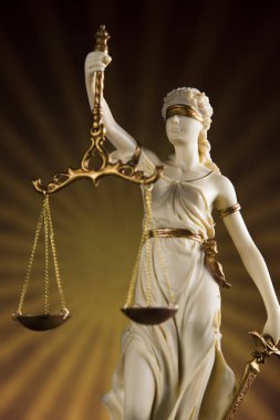 Bayan Adalet, hukuk ve adalet kavramı