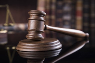 Hukuk tema, Yargıç, adalet ölçek, ayna yansıması arka plan çekiç