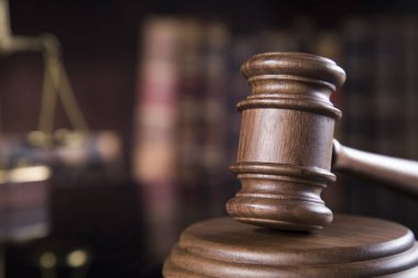 Gavel, hukuk teması, yargıç kavramı tokmağı.