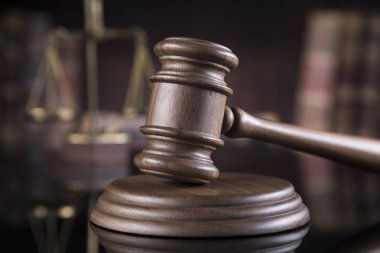 Hukuk tema, Yargıç, adalet ölçek, ayna yansıması arka plan çekiç