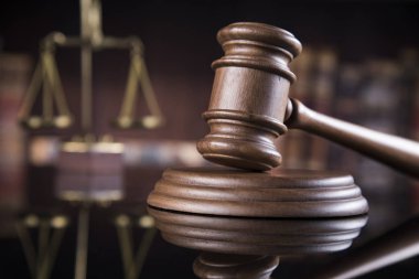 Gavel, hukuk teması, yargıç kavramı tokmağı.