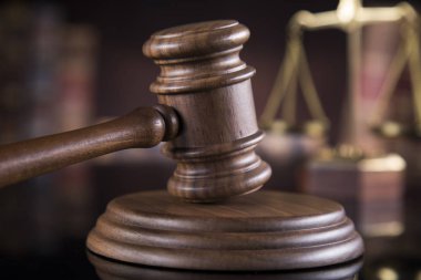 Gavel, hukuk teması, yargıç kavramı tokmağı.