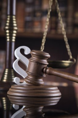 Çekiç, hukuk, adalet kavramı, paragraf işareti yasal kodu