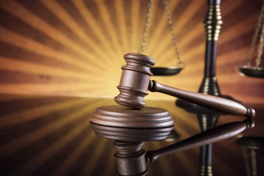 Tahta tokmak avukatı, adalet kavramı, hukuk sistemi kavramı.