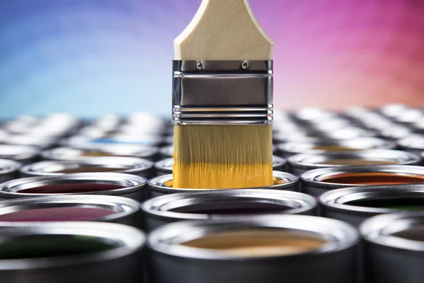 Blechdosen Mit Farbe Pinsel Und Heller Farbpalette — Stockfoto