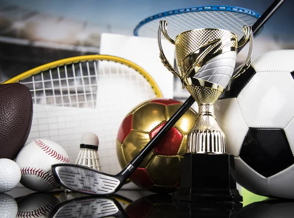 Coupe Des Gagnants Prix Sur Podium Blanc Fond Sport — Photo