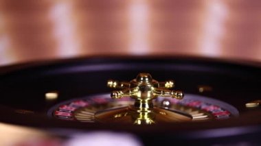 Kumarhanede rulet çarkı çalışıyor, Poker Chips