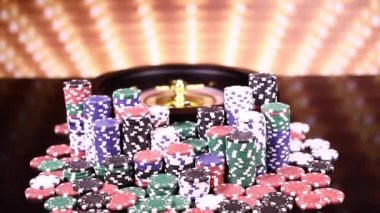 Kumarhanede rulet çarkı çalışıyor, Poker Chips