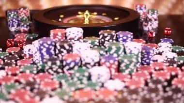 Kumarhanede rulet çarkı çalışıyor, Poker Chips