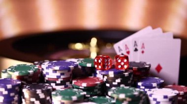 Kumarhanede rulet çarkı çalışıyor, Poker Chips