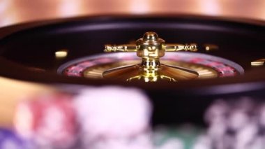 Kumarhanede rulet çarkı çalışıyor, Poker Chips