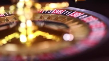 Kumarhanede rulet çarkı çalışıyor, Poker Chips