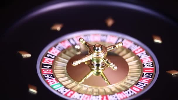 Roulette Wiel Draait Een Casino Poker Chips — Stockvideo