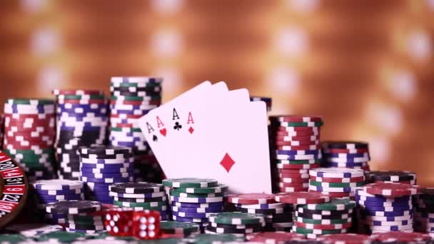 Kleurrijke Poker Chips Kaarten Tafel — Stockvideo