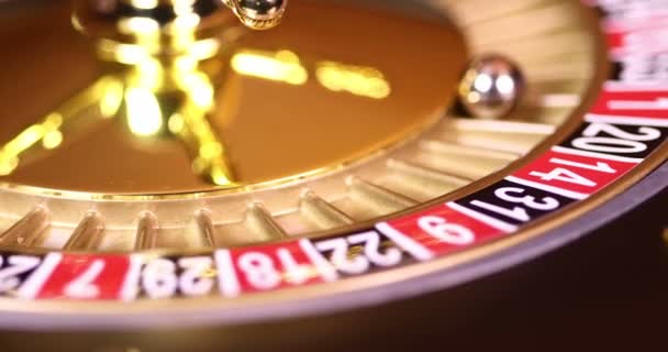 Roulette Wiel Draait Een Casino — Stockvideo
