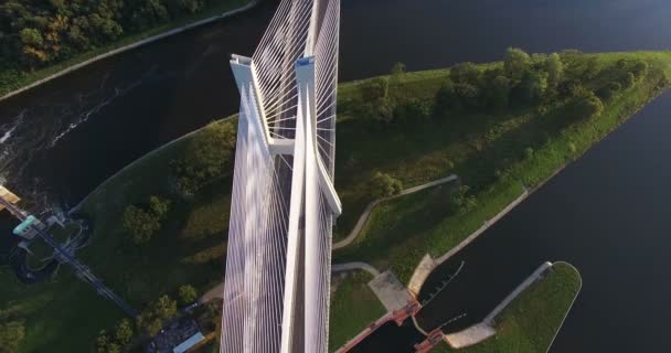 Veduta Aerea Del Ponte Moderno Con Incredibile Sfondo Naturale — Video Stock