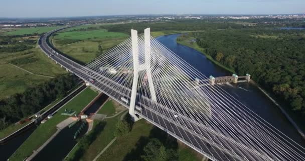 Légi Felvétel Modern Híd Csodálatos Természet Háttérrel — Stock videók