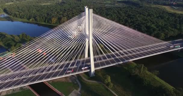 Vista Aérea Del Puente Moderno Con Increíble Fondo Natural — Vídeos de Stock