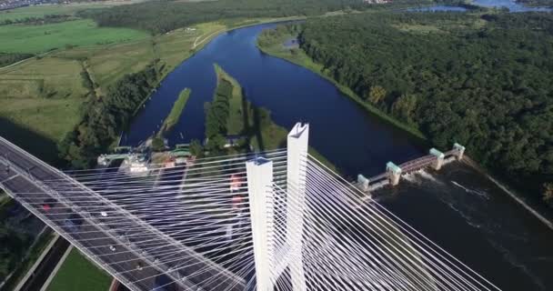 Veduta Aerea Del Ponte Moderno Con Incredibile Sfondo Naturale — Video Stock