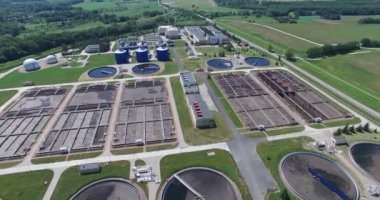 Yüksek teknoloji teçhizatları ile yeşil alanların havadan görünümü