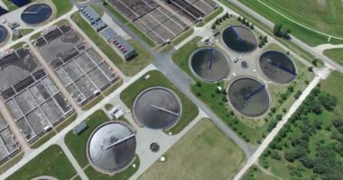 Yüksek teknoloji teçhizatları ile yeşil alanların havadan görünümü