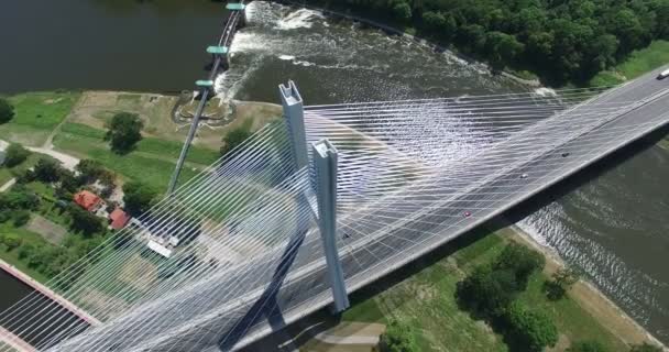 Veduta Aerea Del Ponte Moderno Con Incredibile Sfondo Naturale — Video Stock