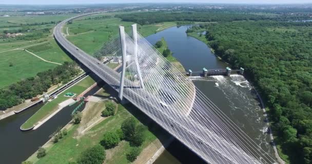 Veduta Aerea Del Ponte Moderno Con Incredibile Sfondo Naturale — Video Stock