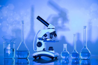 çeşitli laboratuar cam malzemeleri