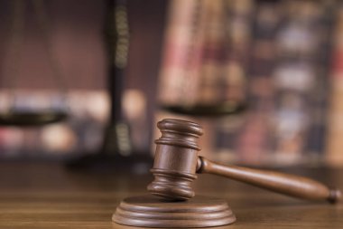 Tahta tokmak avukatı, adalet kavramı, hukuk sistemi kavramı.