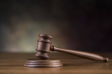 Tahta tokmak avukatı, adalet kavramı, hukuk sistemi kavramı.