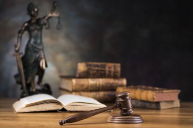 Adalet heykeli, hukuk ve adalet kavramı