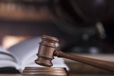 Tahta tokmak avukatı, adalet kavramı, hukuk sistemi kavramı.