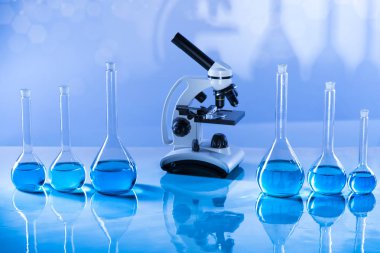 Laboratuvar Araştırma ve Geliştirme. Kimyasal deney için bilimsel cam eşyalar